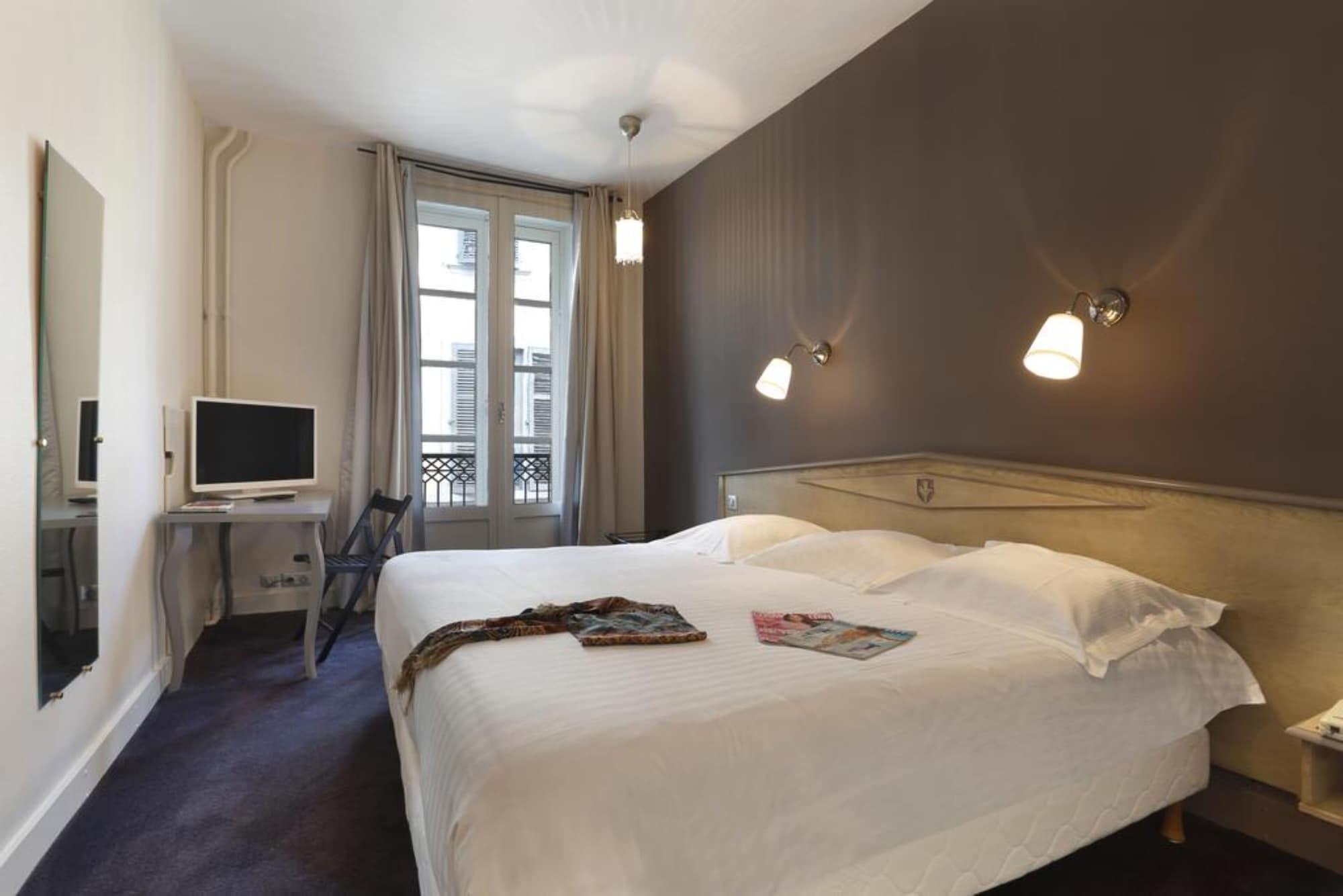 Hotel Le Roncevaux Pau Luaran gambar