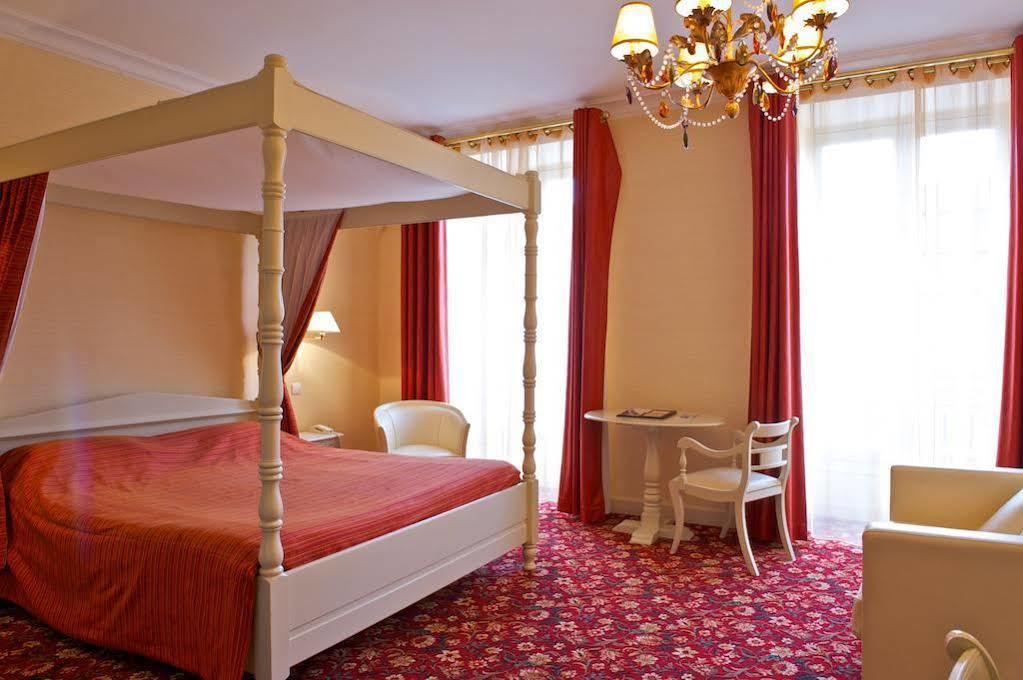 Hotel Le Roncevaux Pau Luaran gambar